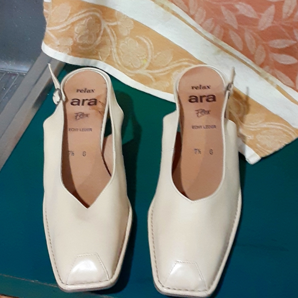 Leather sling back shoes